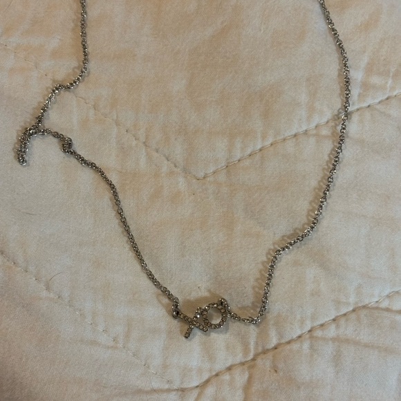 Elegant Silver XO Necklace - Picture 1 of 2